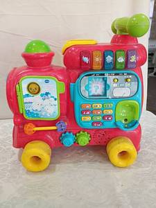 lot 33 image: VTech Ultimate Alphabet Train Learning Toy