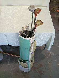 lot 38 image: 9 Mixed Golf Club Set with  Deep Face Driver older clubs with older bag
