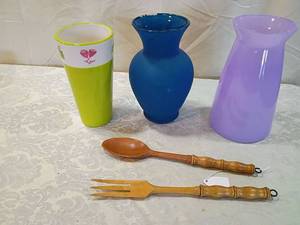 lot 53 image: Decorative Glass Vases and Wooden Serving Set