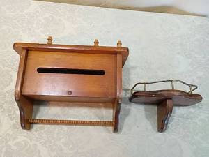 lot 58 image: Wooden Wall Mount Mail and Key Holder