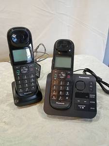lot 78 image: Panasonic KX-TGL430 Cordless Phone System