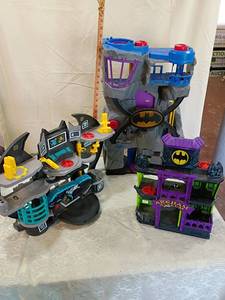 lot 121 image: Batman Arkham Asylum Playset with Batcave batman play sets