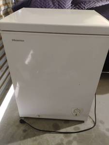 lot 101 image: Hisense Chest Freezer.  33 x 25 x 21