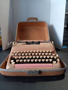 lot 119 image: Smith-Corona Silent Super Typewriter wcase