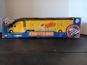 lot 132 image: Dale Jr #3 Die-cast trailer & rig Collectable (never opened)