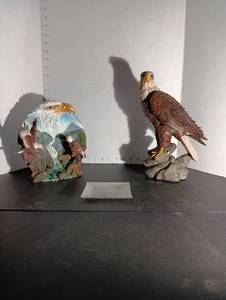 lot 151 image: Eagle figures wglass decor (has damage on taller eagle)