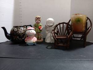 lot 166 image: Home decor and Ceramic tea pot