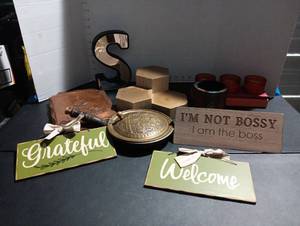 lot 170 image: Home decor and more