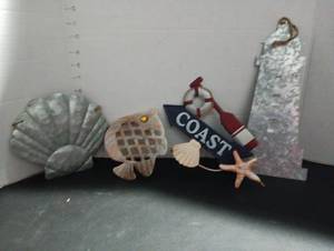 lot 174 image: Metal Ocean Decor
