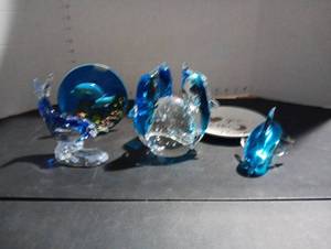 lot 176 image: Dolphins glass decor and more