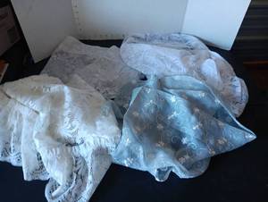 lot 187 image: 4 different Lace mini window curtains