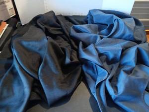 lot 189 image: 1 Round and 1 rectangle Table cloths