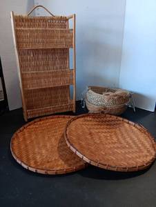 lot 197 image: Wicker Decorations