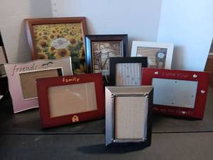 lot 199 image: 8 Picture Frames