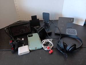 lot 207 image: Cell phones holders and more