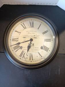 lot 221 image: Wall Clock