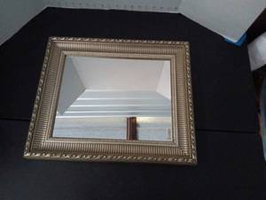lot 227 image: Wall Mirror 18x15