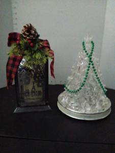 lot 240 image: Christmas decor