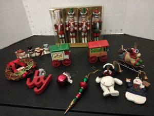 lot 244 image: Christmas tree decor