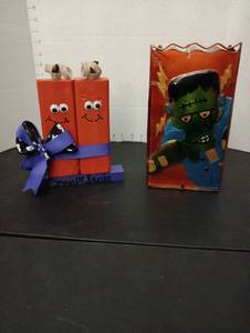 lot 249 image: Halloween decor
