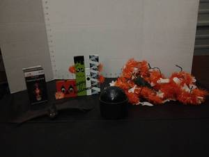 lot 250 image: Halloween decor