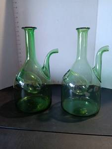 lot 252 image: Green Glass Wine Decanters - Set of 2
