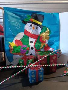 lot 253 image: Christmas decor