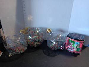 lot 254 image: Christmas decor