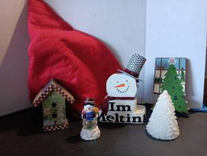 lot 256 image: Christmas decor