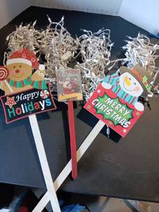 lot 260 image: Christmas decor lights and sign
