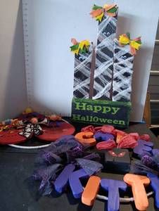 lot 277 image: Halloween decor
