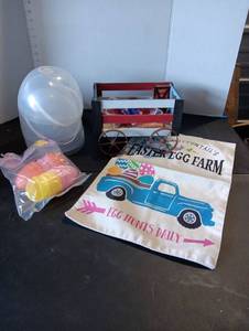 lot 280 image: Easter decor and 4th July trailer