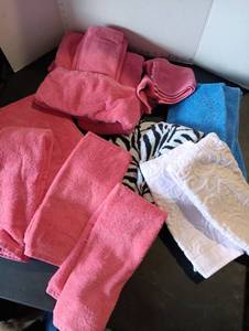 lot 289 image: Variety bath towels, hand towels, wash rags