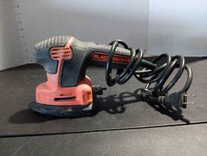 lot 298 image: Black & Decker DA electric Sander