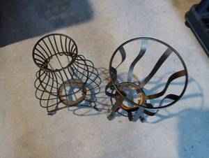 lot 306 image: 2ea metal home decor