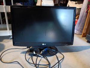 lot 310 image: LG Flatron Computer Monitor 20x12