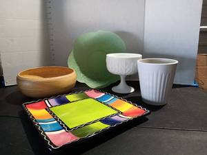 lot 319 image: Decorative kitchen items