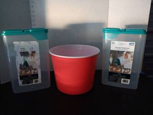 lot 321 image: Storage Dispenser and popcorn bowl
