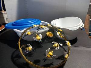lot 323 image: Mixing Bowls and Bee food cover