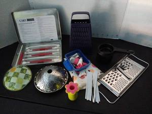 lot 325 image: Cake boss decoration kit and more
