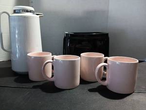 lot 331 image: Coffee pot, toaster and coffee cups