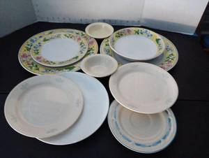 lot 332 image: Dinner ware