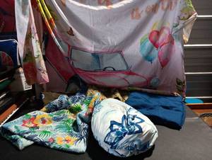 lot 338 image: Table cloths, curtains, chair cover and wall decor