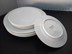lot 341 image: Gotham Dish set