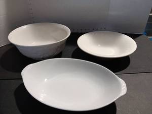 lot 343 image: Decorative Dishware