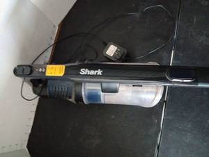 lot 364 image: Shark Cordless Vacuum