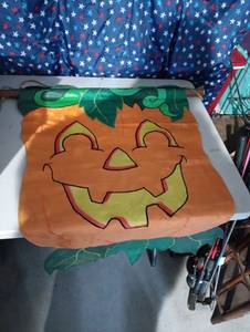 lot 372 image: Pumpkin wall hanging