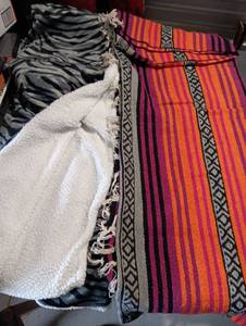 lot 376 image: 2ea Throw Blankets