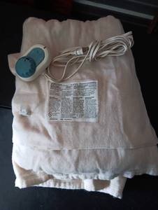lot 377 image: Sunbeam Electric Heating blanket