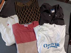 lot 401 image: Ladies long sleeve shirts.  Size medium to X large